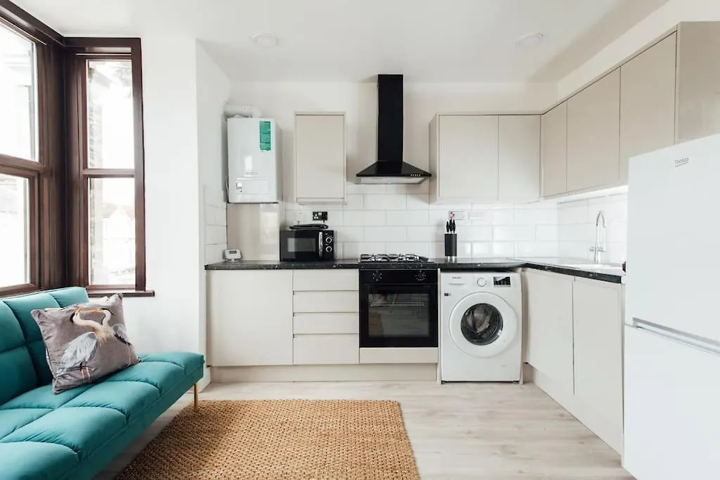 Modern 2 Bedroom Flat In Ilford, London Apartment