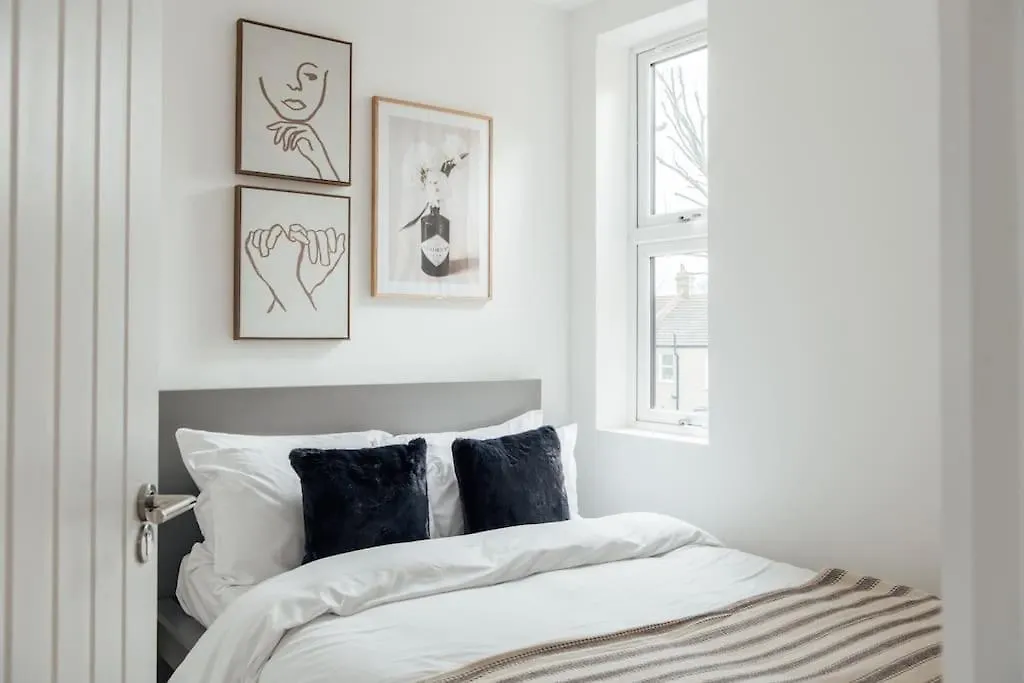 Modern 2 Bedroom Flat In Ilford, London United Kingdom