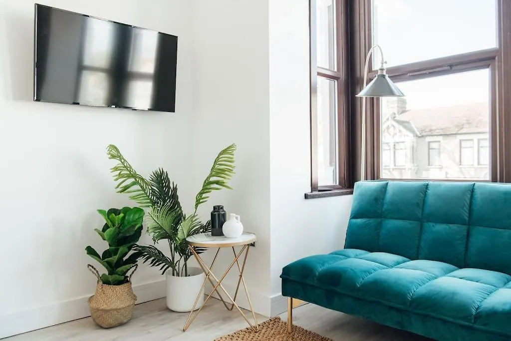 Modern 2 Bedroom Flat In Ilford, London Ilford